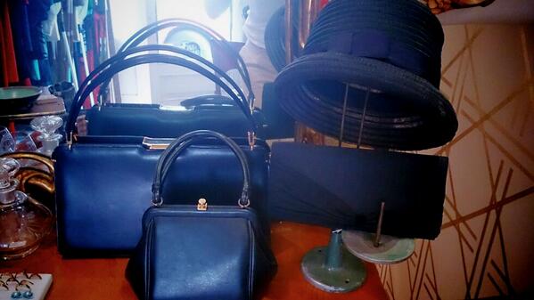 lotenumero13's tweet photo. Complememtos perfectos para cualquier look. #vintage #malasaña #tienda http://t.co/E1aAmzpB1S