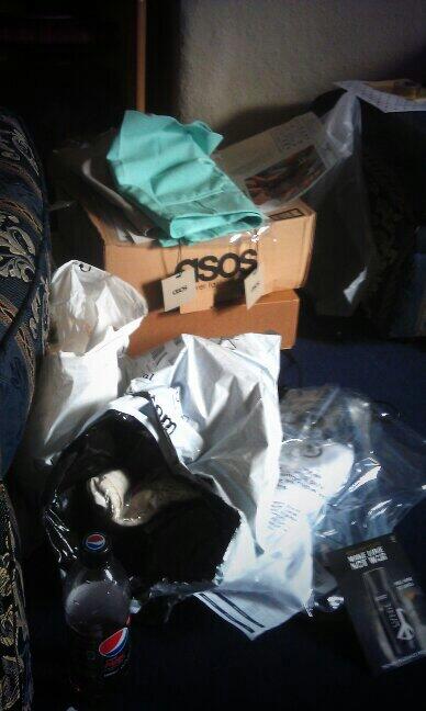 j1g1's tweet photo. Shoppings here! #100happydays http://t.co/DR0yZul3Hh