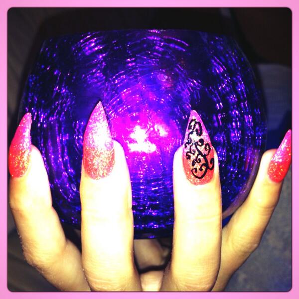 Linzholmes88's tweet photo. Sparkly nails http://t.co/ovSiWDpJMI