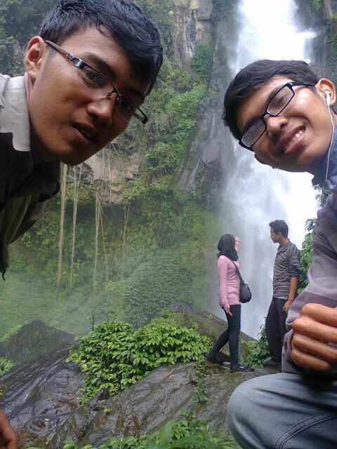 tarisritonga's tweet photo. Nice adventure with @indrabiring22 and Imam #Mt.Sibayak jalur 54 http://t.co/Fwv85SRi3L