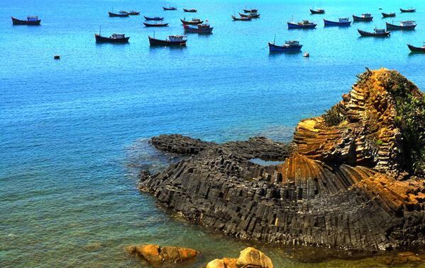 QuickVisaEasyTo's tweet image. Phu Yen-Viet Nam
a very long coastline,up to 189km,it owns many beautiful beaches.The most famous beach's Ganh Da Dia