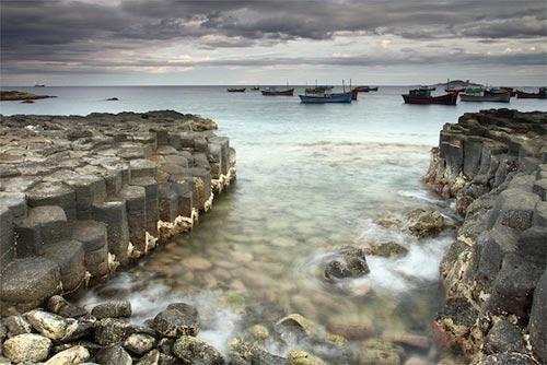 QuickVisaEasyTo's tweet image. Phu Yen-Viet Nam
a very long coastline,up to 189km,it owns many beautiful beaches.The most famous beach's Ganh Da Dia