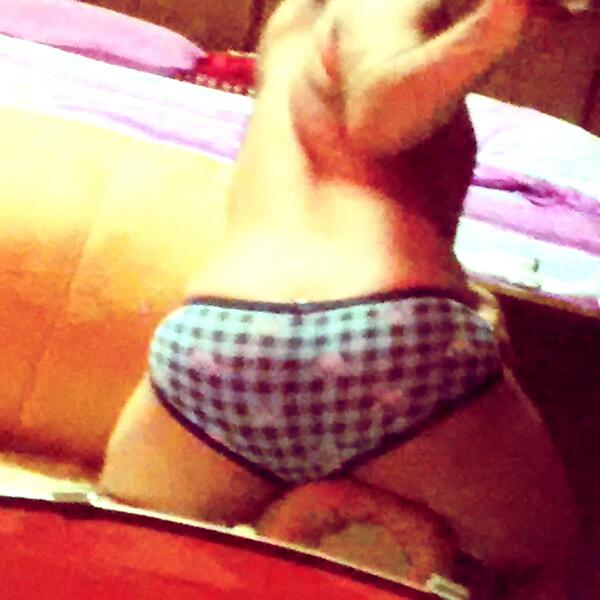 Bootom20's tweet photo. فديتني قيل يوم ميلادي.. http://t.co/aL5G4MXWZy