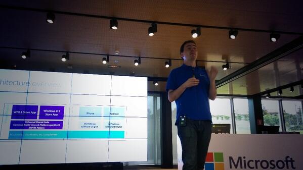 Guerrerotook's tweet image. @ibonilm hablando de MVVM #devossazuredays