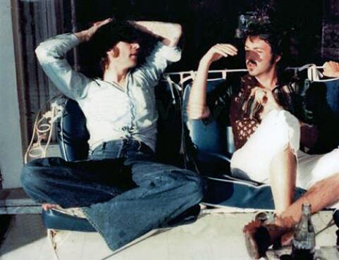 HistoryInPics's tweet photo. Last known photo of Lennon and McCartney, 1974 http://t.co/y7OWaqHU3L