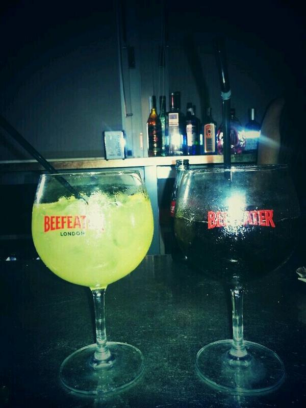 Nuria__Navarro's tweet photo. Pasando buena sobremesa con @lidyavera003 http://t.co/ysk8W36CqV