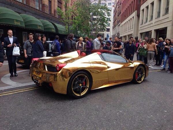 HQStyle's tweet photo. Chrome Gold @InsideFerrari 458 on the streets of London http://t.co/5AxNjJm1Eu