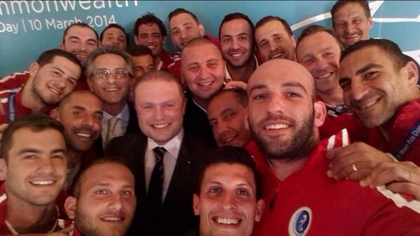 PL_Malta's tweet photo. Waterpolo team selfie with PM @JosephMuscat_JM #Malta #MaltaEnergijaPozittiva http://t.co/VubmLD9d6y