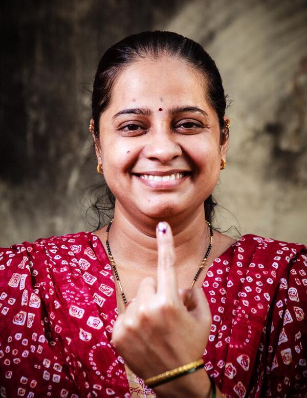 What a happy smile!She has just voted for a better future #LokSabha2014 @fabrica bit.ly/1j3b5pR