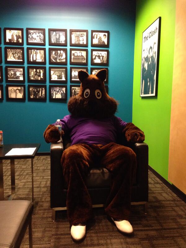 chicagonw's tweet photo. Thanks to Bogey from @TopGolfChicago  for helping promote #traveleffect &amp; #charactercaravan! #NTTW14 http://t.co/J9xdRAeBQw