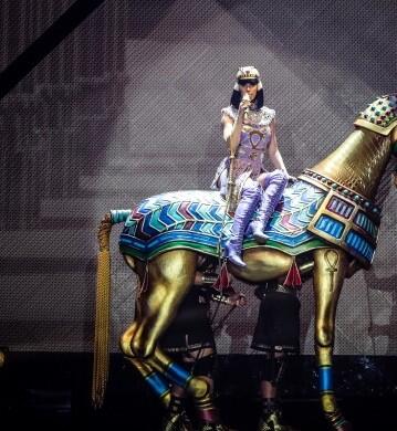 The Prismatic World Tour (II) » ''2014 Top Female Tour'' - Tokyo, JAP | +154M$ BnD6sjQIIAEGi6i