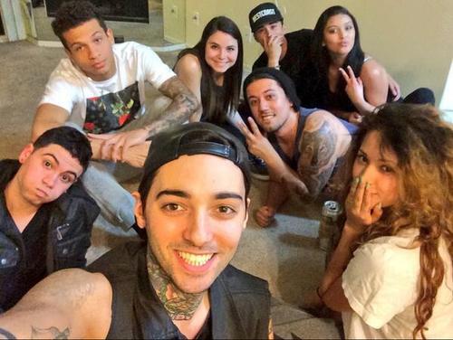 IzzyVargasDRP's tweet photo. When I went to visit L.A. Me and the crazy crew stayed up all night lol. #TeamNoSleep http://t.co/6uJIvraCbu