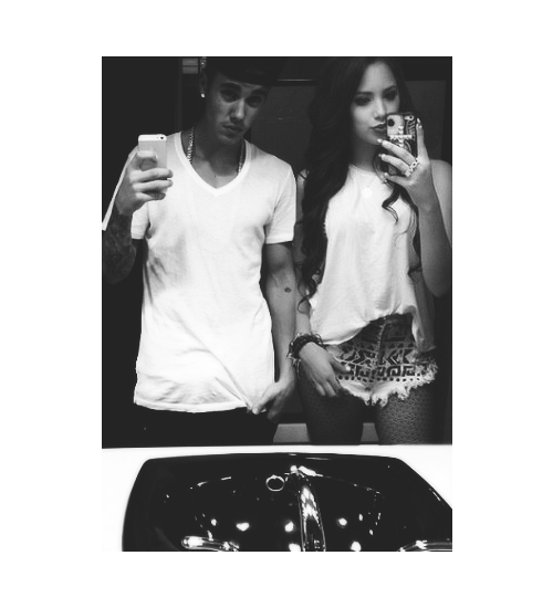 IzzyVargasDRP's tweet photo. Matching poses,hehe. #copycat http://t.co/MhddbSoQGq