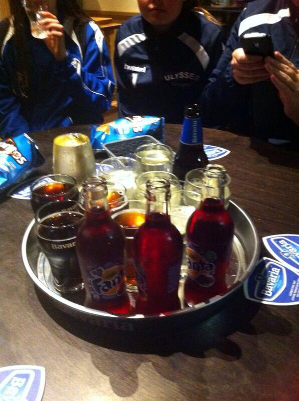cindyheinen83's tweet photo. Een halve wedstrijd gevoetbald met dames2, hun eerste wedstrijd gewonnen met 7-4. Daar moet op gedronken worden http://t.co/mN1wbwygtF