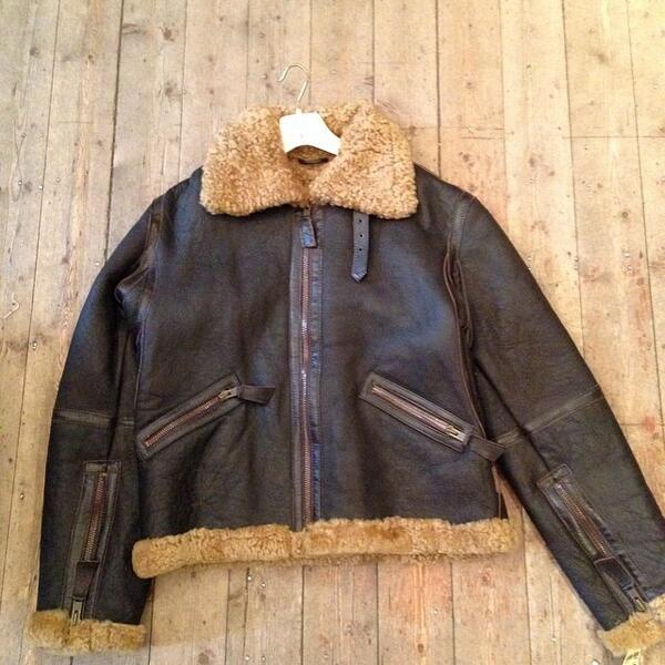 VintageGuruScot's tweet image. Mens flying jacket - size XL - £75 #flyingjacket #jacket #mens #menswear #xl #vintage #vintageguru #sheepskin #ra...