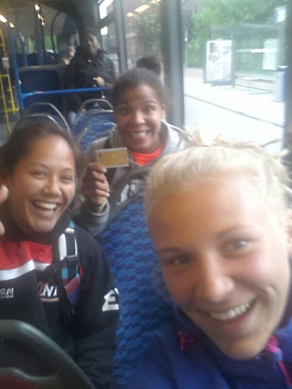 Hard getraind met <a href="/ladies7NL/">Ladies Sevens NL</a> op weg naar <a href="/SevensAmsterdam/">Amsterdam 7s</a>. Nu pootjes omhoog in de bus <a href="/GVB_klanten/">@GVB_klanten</a> #uitrusten #ams7s