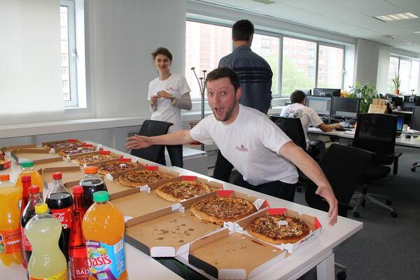 msgpdhackday's tweet image. Pizza Hut break in Lille, France at #MSGPDhackday2014