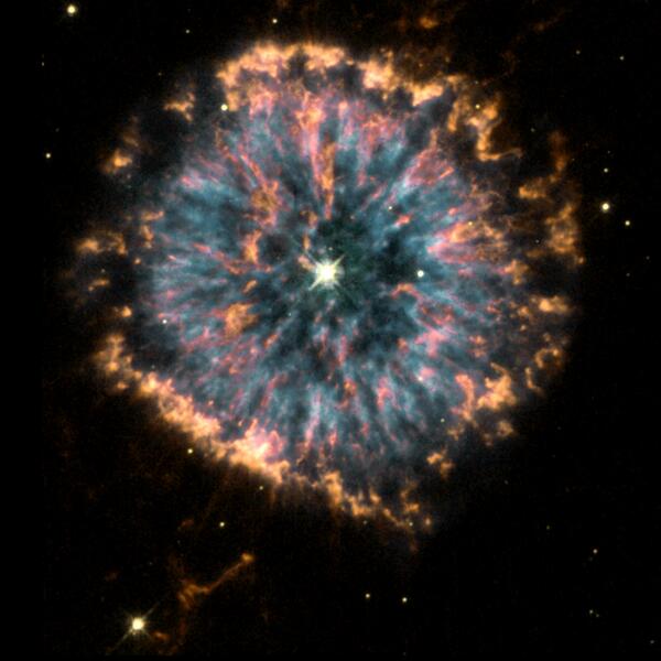 wiredspacephoto's tweet image. Planetary nebula looks like a watchful eye wrd.cm/1uBrCLd