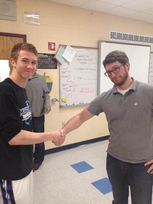 _N0AH_T's tweet photo. 35k RT's and no Chemistry final, help us out! http://t.co/scmfXaGUkS
