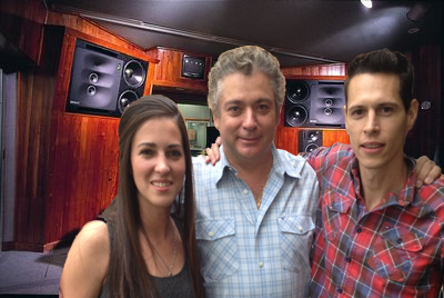 MONICAFRANCOSAX's tweet photo. #manuelcalderon #lalomurguia #estudiodegrabacion #musica #exito http://t.co/BpnfWGxuOK