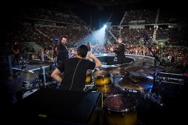 DadoPecchioli's tweet photo. #amorepurotour #segnali #dal #palco http://t.co/s28MZtZRcj