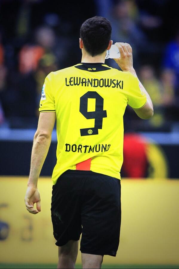 SnapshotF's tweet photo. Robert Lewandowski. #BVB http://t.co/VjXLFckkVv