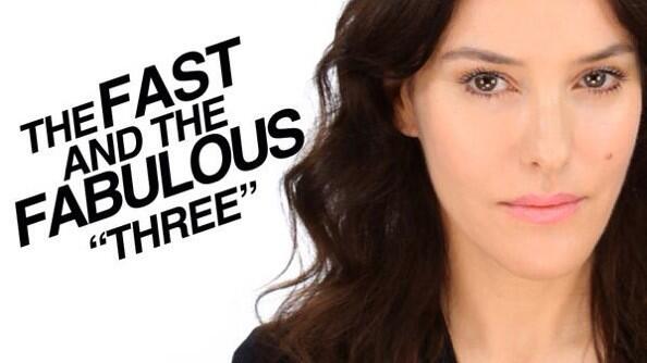 (Lisa) A fresh, glowy makeup using only three products and no brushes! lisaeldridge.com/video/26371/3-…