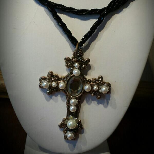 1989michelle's tweet image. Today&apos;s repurposed necklace. #mstherapy Rainy day here, stay inside day &amp;amp; watch cartoons &amp;amp; jewelry with the munchkin.