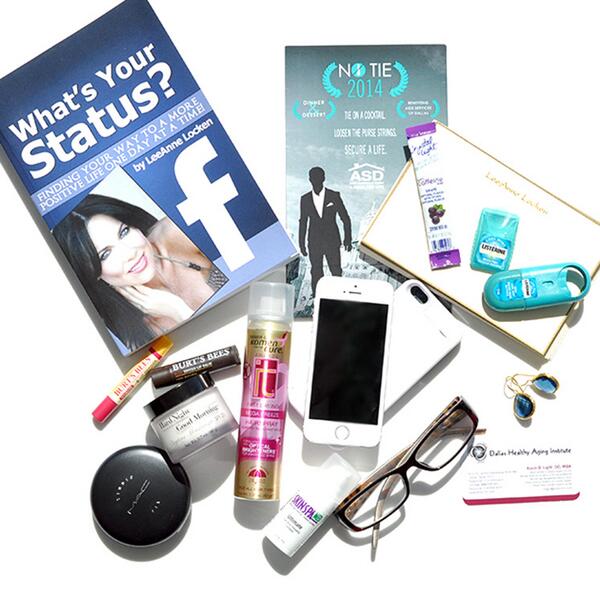 theboomont's tweet image. What's in @LeeAnne_Locken's bag? See for yourself.