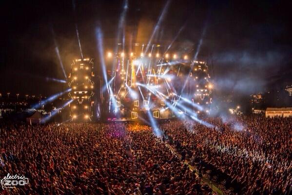 Rave Pics tweet media