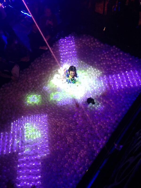 RedPaperHearts's tweet image. Ball pit in action!