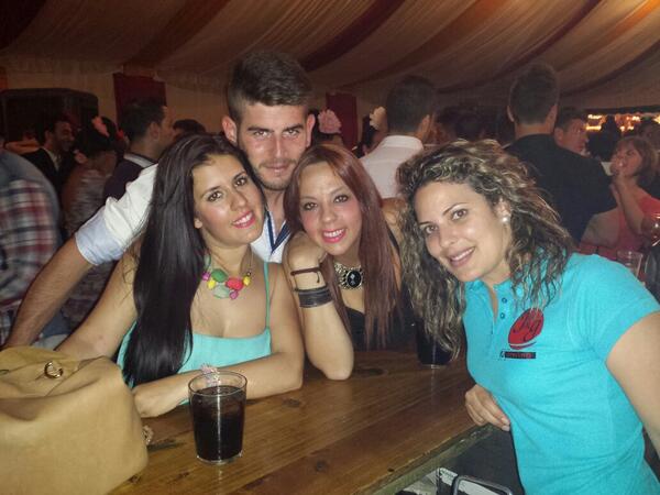 PepeFuentesHerr's tweet photo. @Angy_cruz @fanirz86 @tamaragarciacru aqui animando a los currantes ;D http://t.co/z3C8de7Dma