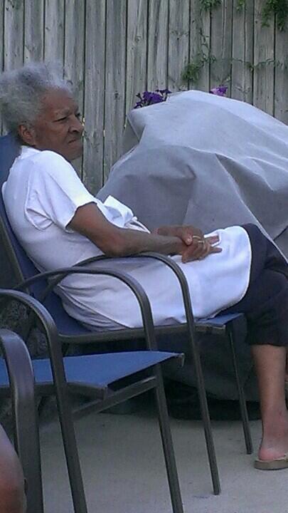 teamNICH_ISTART's tweet image. On the patio w the most important person in my life....#ALmost80