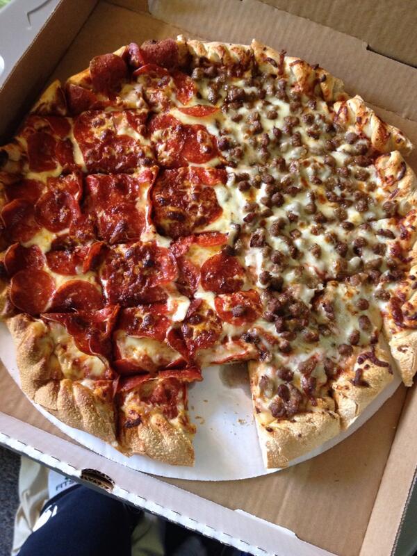 mnrunner89's tweet image. Asked for regular slices &amp;amp; pep &amp;amp; sausage on whole pizza, not half &amp;amp; half &amp;amp; this is what I got #ExactOpposite #Sodexo