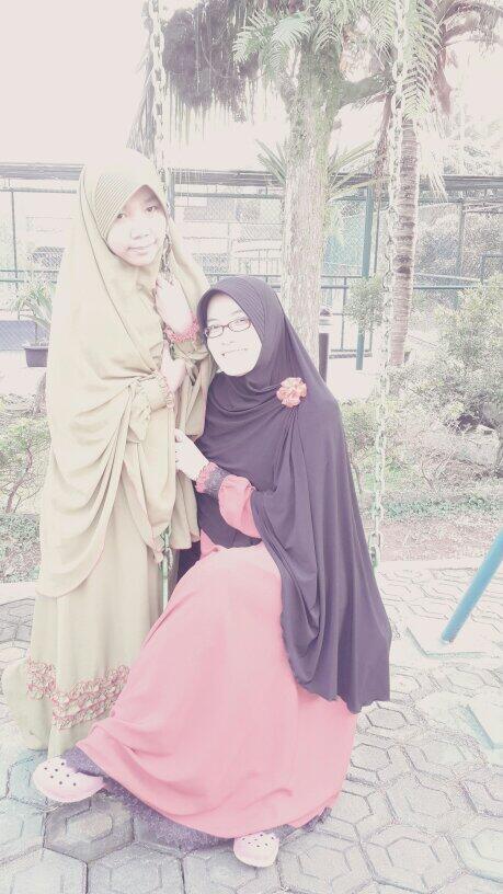 harizashafa's tweet photo. From Cymera me and my mom http://t.co/g6SK0mHPXL