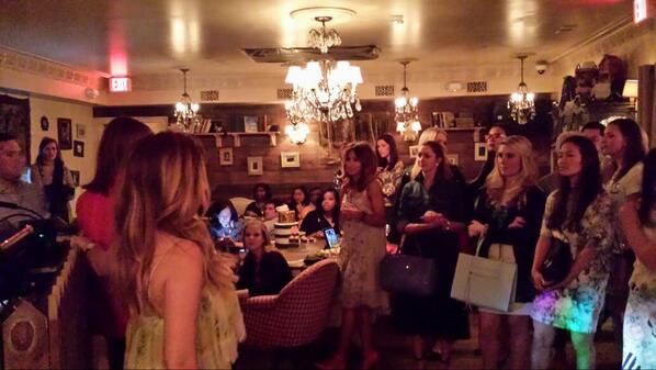 ellegance_'s tweet image. So many beautiful faces at #bloggerscene tonight!
