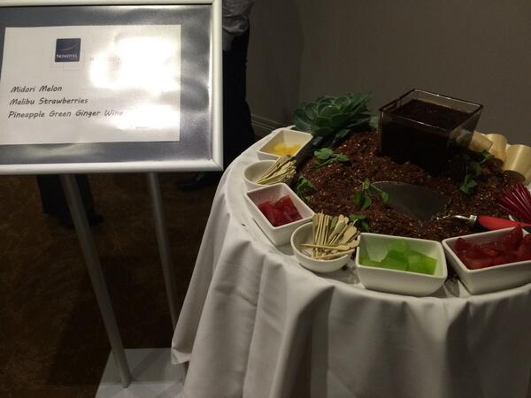 SimisterDebbie's tweet photo. Afternoon tea of carrot cones, and chocolate popping candy. We love your work Adam Roberts!!  #digitalsalesworkshop http://t.co/PzUOzDynOt