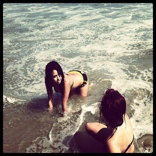 IzzyVargasDRP's tweet photo. I was at the beach with Lizzie.This was when she dyed her hair red lol. http://t.co/exOv9kO7pi