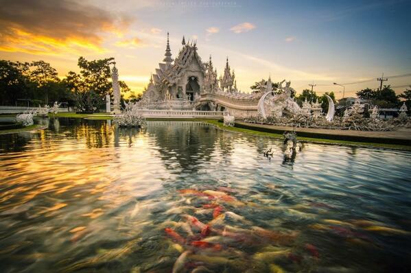 วัดร่องขุ่น จ.เชียงราย ภาพสวยระดับ 5 ดาว HD ก่อนแผ่นดินไหว #กูจะไม่ยอมเห็นรูปนี้คนเดียว traveljung.com/forum/viewthre…