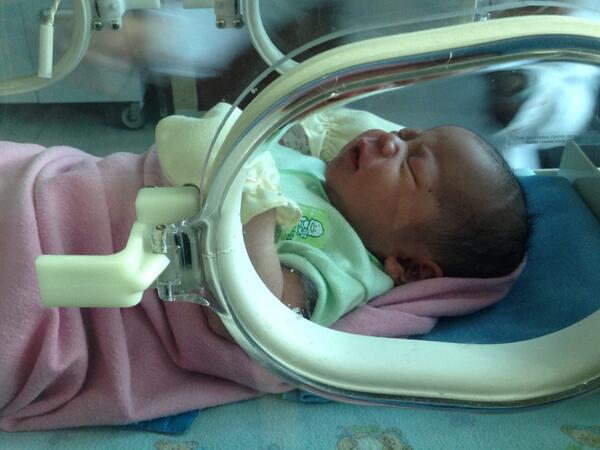 edieskobar's tweet photo. الْحَمْدُ لِلَّهِ رَبِّ الْعَالَمِينَ telah lahir Putri Kami..... http://t.co/M9uXJMVfZY