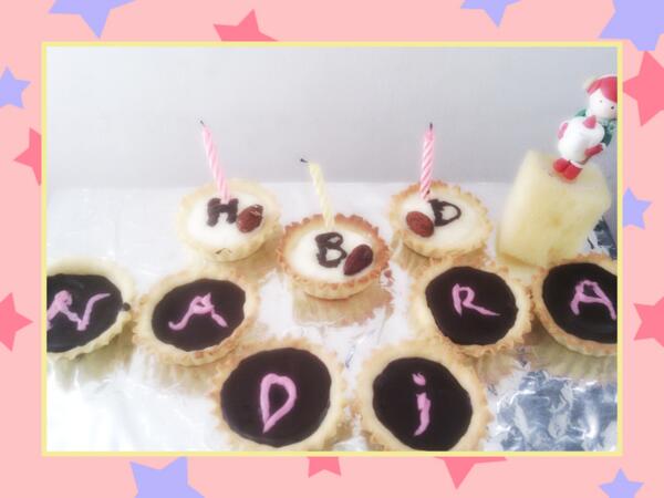 gingerpatissier's tweet photo. Say it with chocolate? It's so old school! Nowadays, people say it with PIE! #pie #birthdaypie #gingerpatissier http://t.co/FxuWia2AId