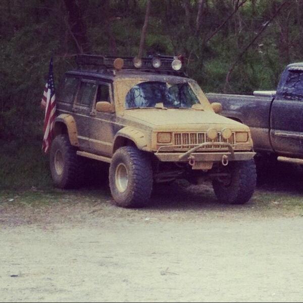 4WDPorn's tweet photo. Awesome XJ sent in by @Hunter_bartells #mudding #jeep #4WDPorn http://t.co/qfLphjpNiy
