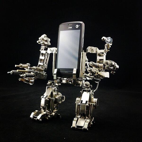 monocojp's tweet photo. スマホホルダーが究極のロボット戦隊に!
#monocojp #mechworld http://t.co/UTGiiszIFV