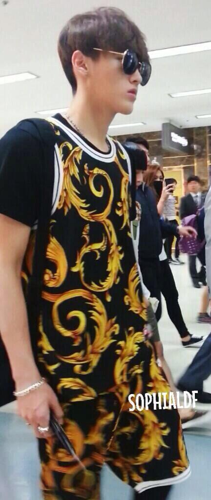 KrisFanboard's tweet photo. พี่คริส~-////-
140508 KRIS at Airport
Cr.SOPHIALDF http://t.co/NMVSq9OGIP