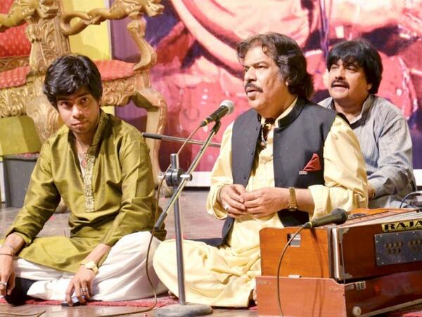 HumPakistan's tweet photo. Celebrating 50 years of Shaukhat Ali, Pakistan's lost artist. 

http://t.co/qoG6fPKaZq http://t.co/erXHrRCDAx