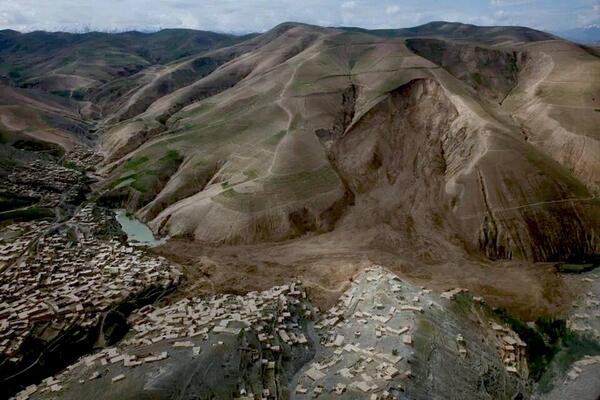 HamidShalizi's tweet image. A great pic by a good friend @JMLDANISH shows the extent and impact of landslide in Argo of Badakhshan. #Afghanistan