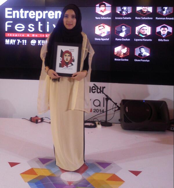 EHub_ID's tweet photo. "untuk menjadi Entrepreneur kamu harus berani mengambil resiko..." @Jenahara #EFes2014 http://t.co/4QbEvoL0no