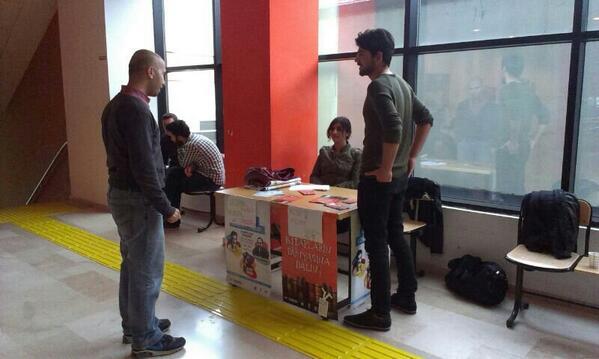 Her fakültede kayıt için stantlarımız bulunmaktadır. Ücretsiz kayıt olmak için stantlarımıza gelmeniz yeterli.