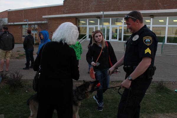 K9Trials2014's tweet image. @NorthStPaulMN #K9team visiting after #publicdemo @K9Trials2014 #uspolicecanineassociation