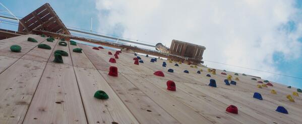 In slechts een periode van 13 dagen van een paar boomstammen tot een compleet klimpark. #Aventoer